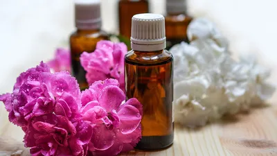 6 Best Lavender Essential Oils for Relaxation